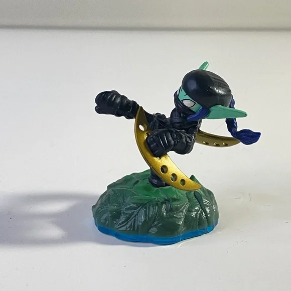 Activision Skylanders Figure With Green Textured Base And Twin Blades - Picture 2 of 10